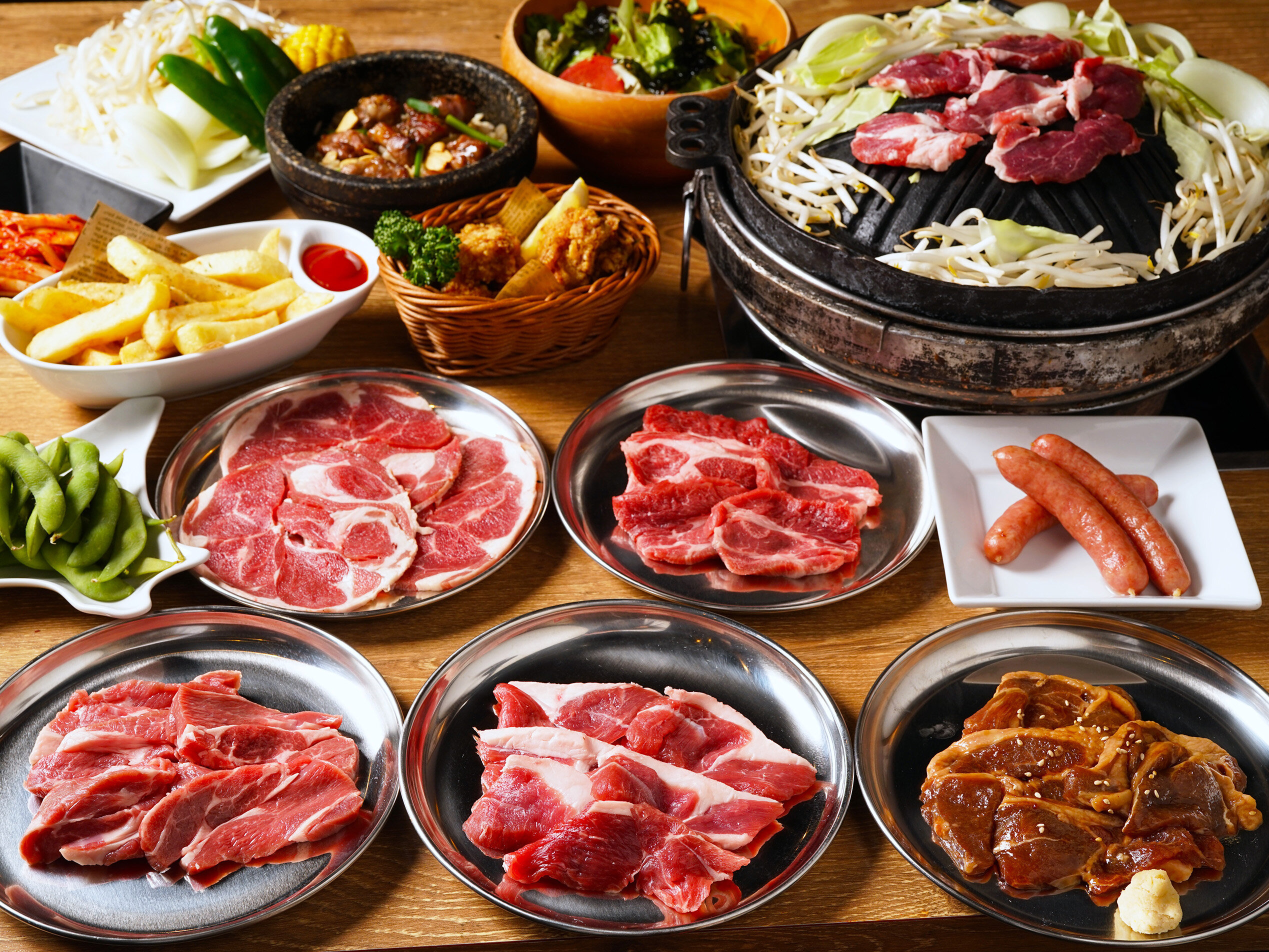 ◆高級ラム「サフォーククロスラム」を食べ放題お楽しみいただけます！ジンギスカンはもちろんサイドメニューも全て食べ放題！＋2,750円でサッポロクラシック樽生を含む飲み放題120分付に！