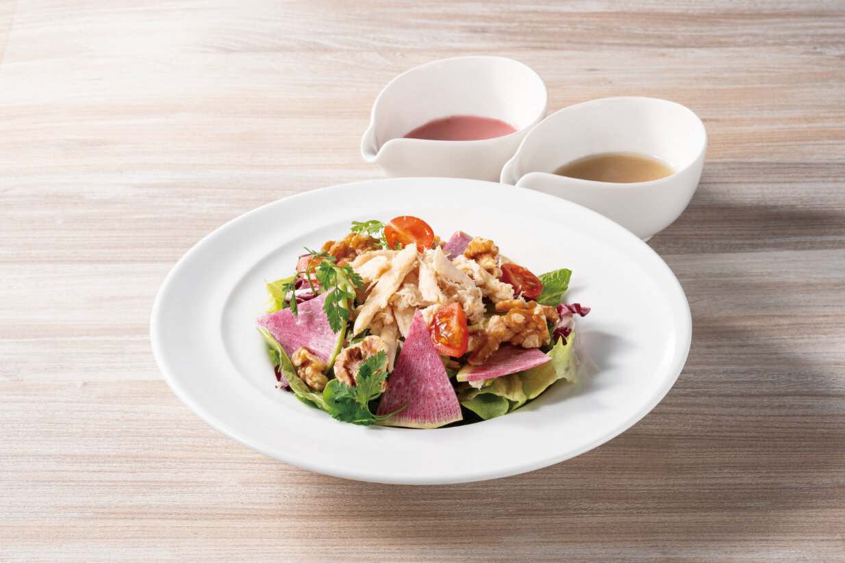 蒸し鶏と胡桃のサラダ 1,430円