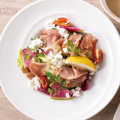 生ハムとカッテージチーズのサラダ<レギュラー> 1,408円