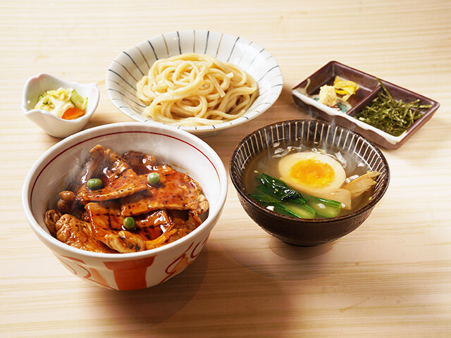 豚丼とミニ塩つけ麺 1155円