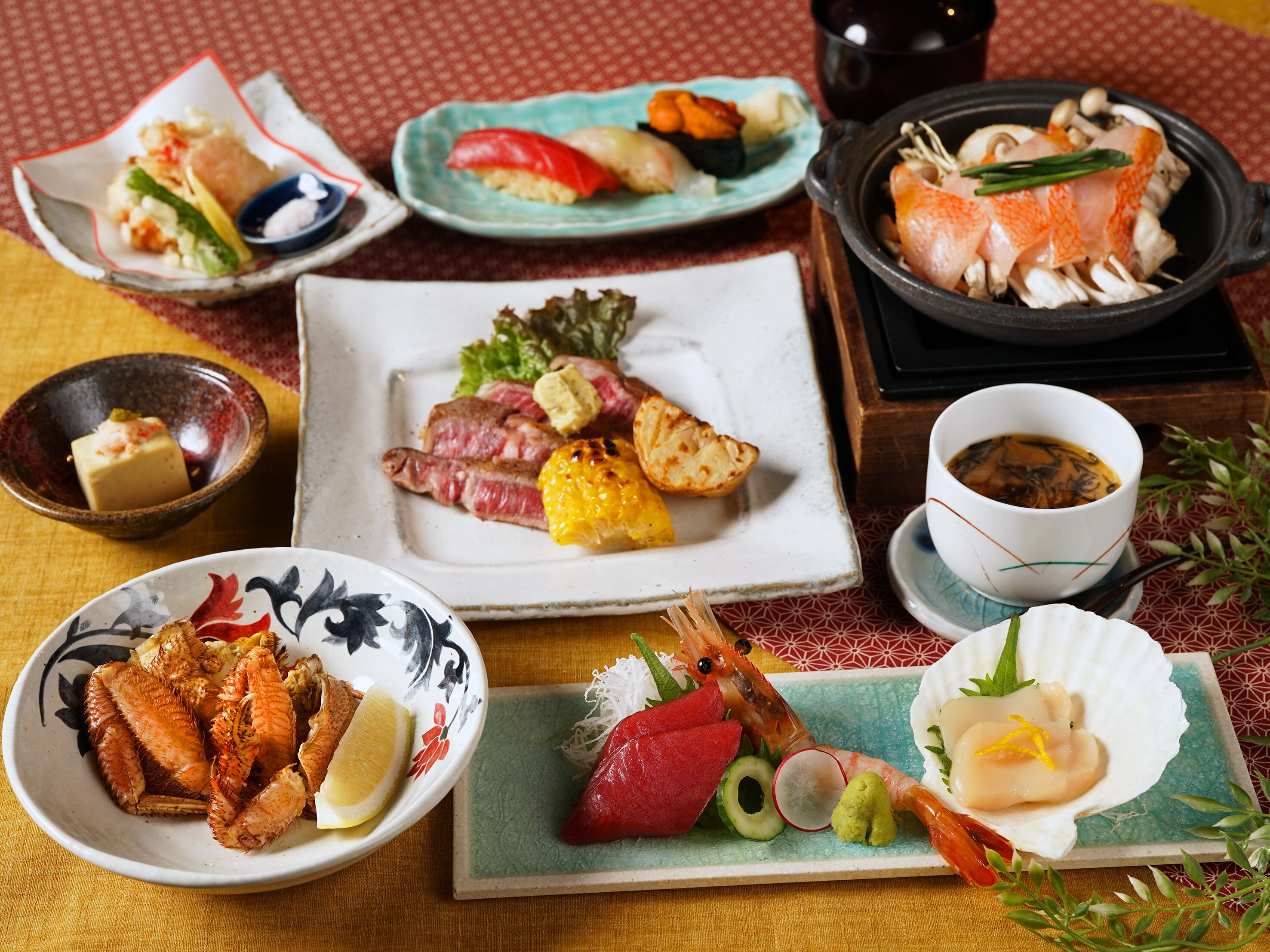 <p>コース内容<br />
先 付　蟹味噌豆腐<br />
台 物　きんき陶板蒸し<br />
造 里　本鮪、帆立、牡丹海老<br />
焼 物　北海道産牛炭焼き炭焼き<br />
強 肴　浜茹で毛蟹<br />
蒸 物　海宝茶碗蒸し ～磯部あんかけ～<br />
揚 物　たらば蟹天ぷら<br />
食 事　握り寿司三貫(本鮪、白身、雲丹）　　　　　　　　<br />
止 椀　本日の味噌汁</p>